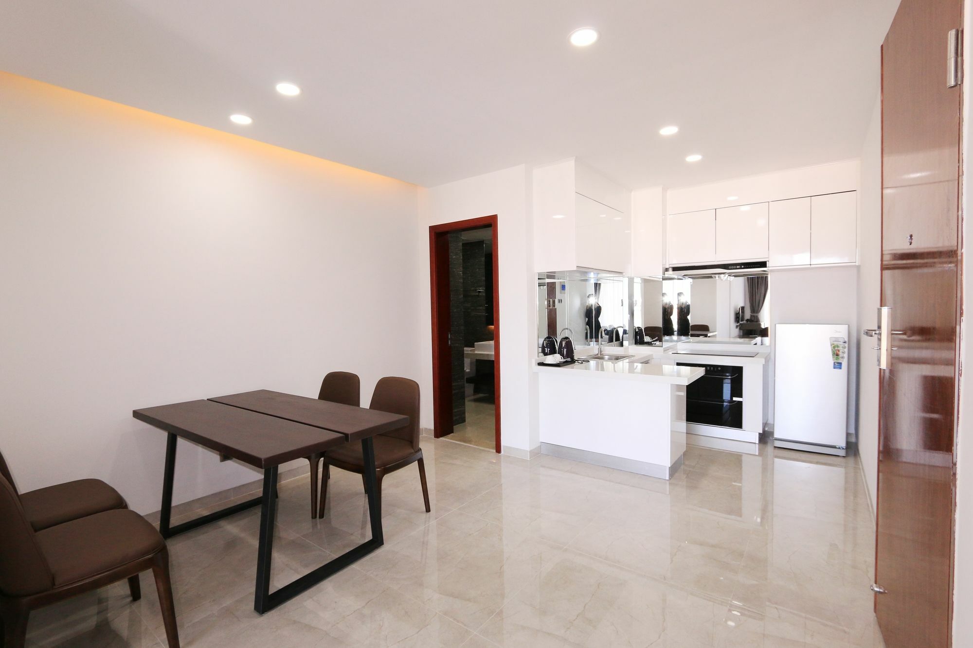 Eastland Hotel & Apartment Phnom Penh Eksteriør billede